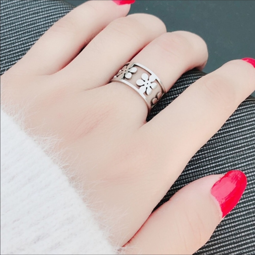 Flower motif Ring Band Titanium stainless steel Summer Spring gift size 7